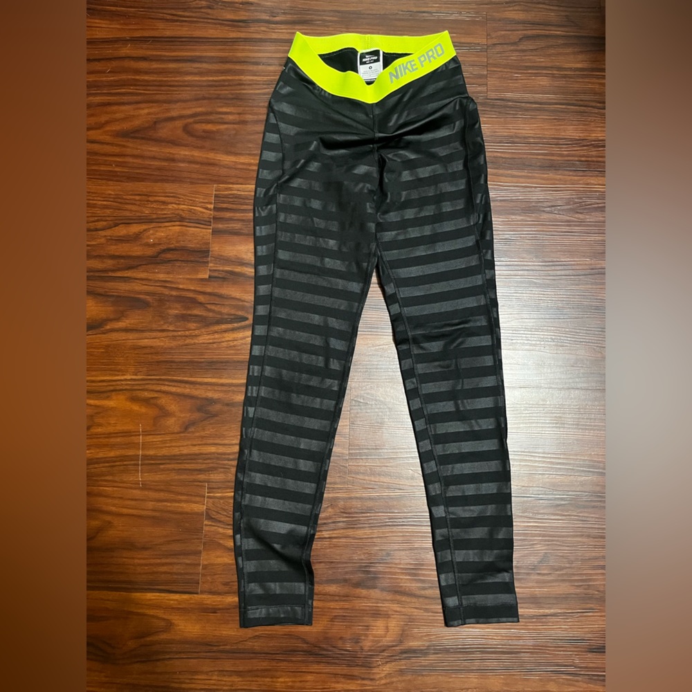 Nike pro small workout leggings